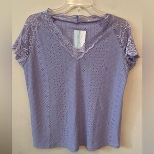 Women's Tops Lace Crochet V Neck Blouse Purple Boutique Brand‎ Size Medium NWT